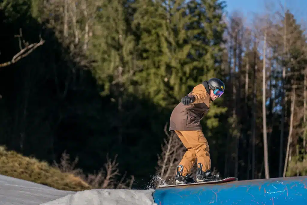 Snowgau Freestyle Team e. V. lädt zu spektakulären Wintersport-Events ein Shred Kids 2024 c Anja Lieberherr92 - Snowgau Freestyle Team Oberammergau - Snowboard - Ski