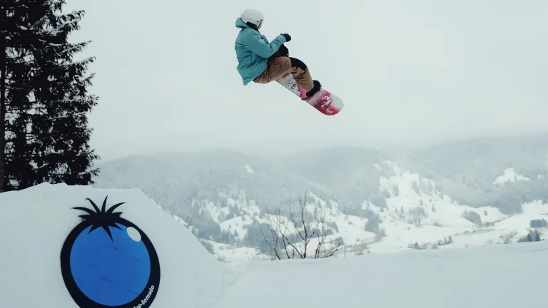 Junior Freestyle Tour feat. World Rookie Tour: Ein Wochenende voller Highlights im Snowpark Oberammergau Junior Freestyle Tour feat. World Rookie Tour: Highlights im Snowpark Oberammergau 